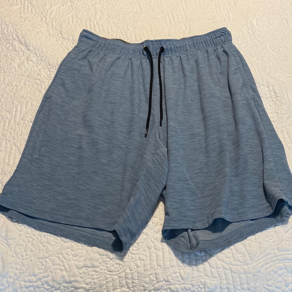 Men’s medium active shorts